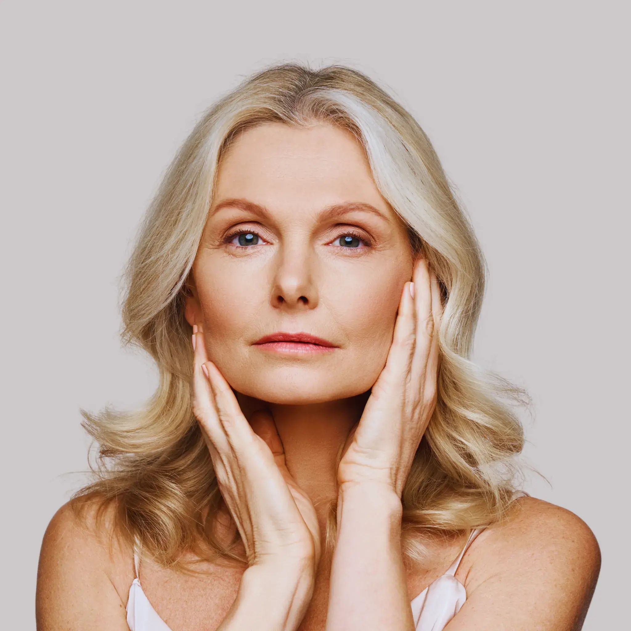 shows a woman with her hand on her face and enhance her beauty.